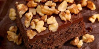 Brownies al cioccolato con avena e noci