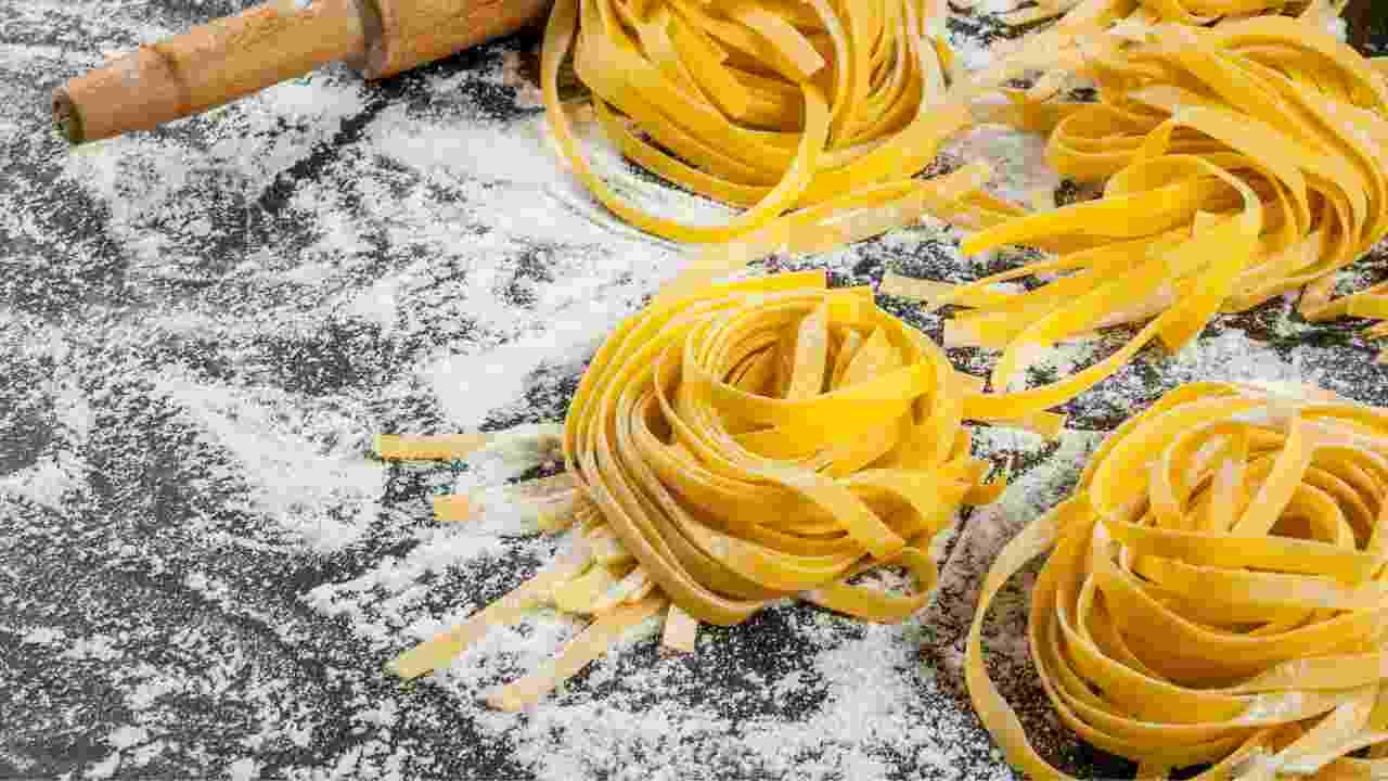 Pasta all’uovo con la curcuma