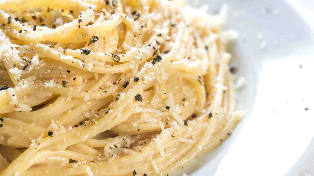 Pasta cacio e pepe