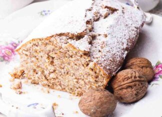 Plumcake innevato con ricotta e noci