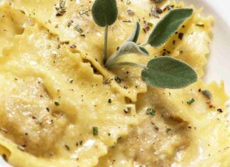 Ravioli ripieni di zucca e amaretti