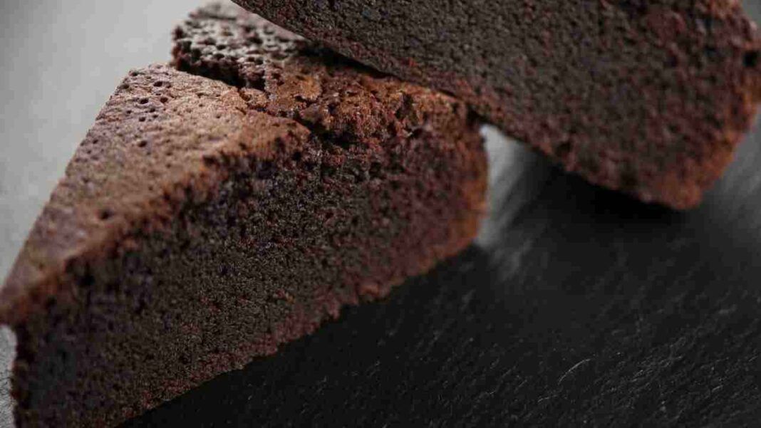 Una Stecca Di Cioccolato Fondente Un Buon Bicchiere Di Vino Rosso Ma