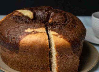 Ciambellone variegato al cacao con yogurt Ricetta Sprint