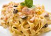 Fettuccine con salmone olive e capperi