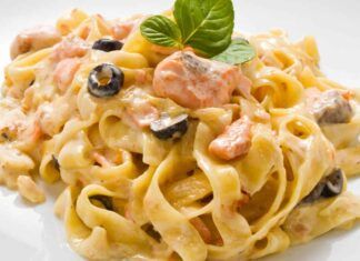 Fettuccine con salmone olive e capperi