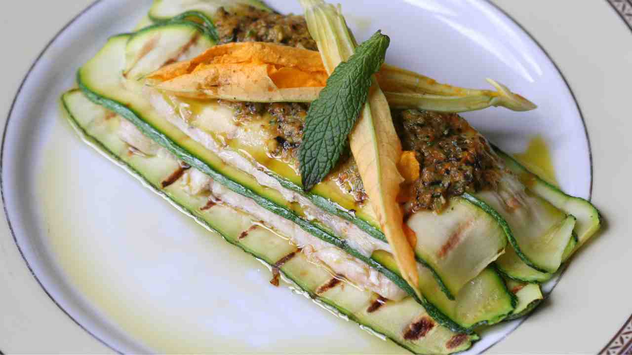 Parmigiana di zucchine, tutto a crudo