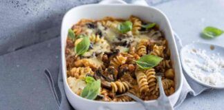 Pasta al forno con salsicce funghi e provola