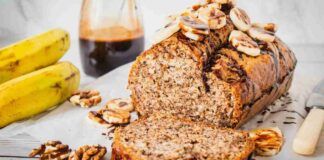 Plumcake banane e noci affogato al cioccolato