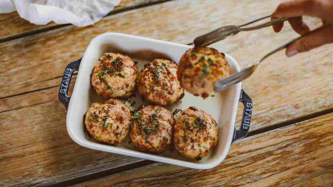 Polpette di tonno con capperi e olive