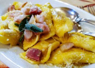 Ravioli di carciofi e speck