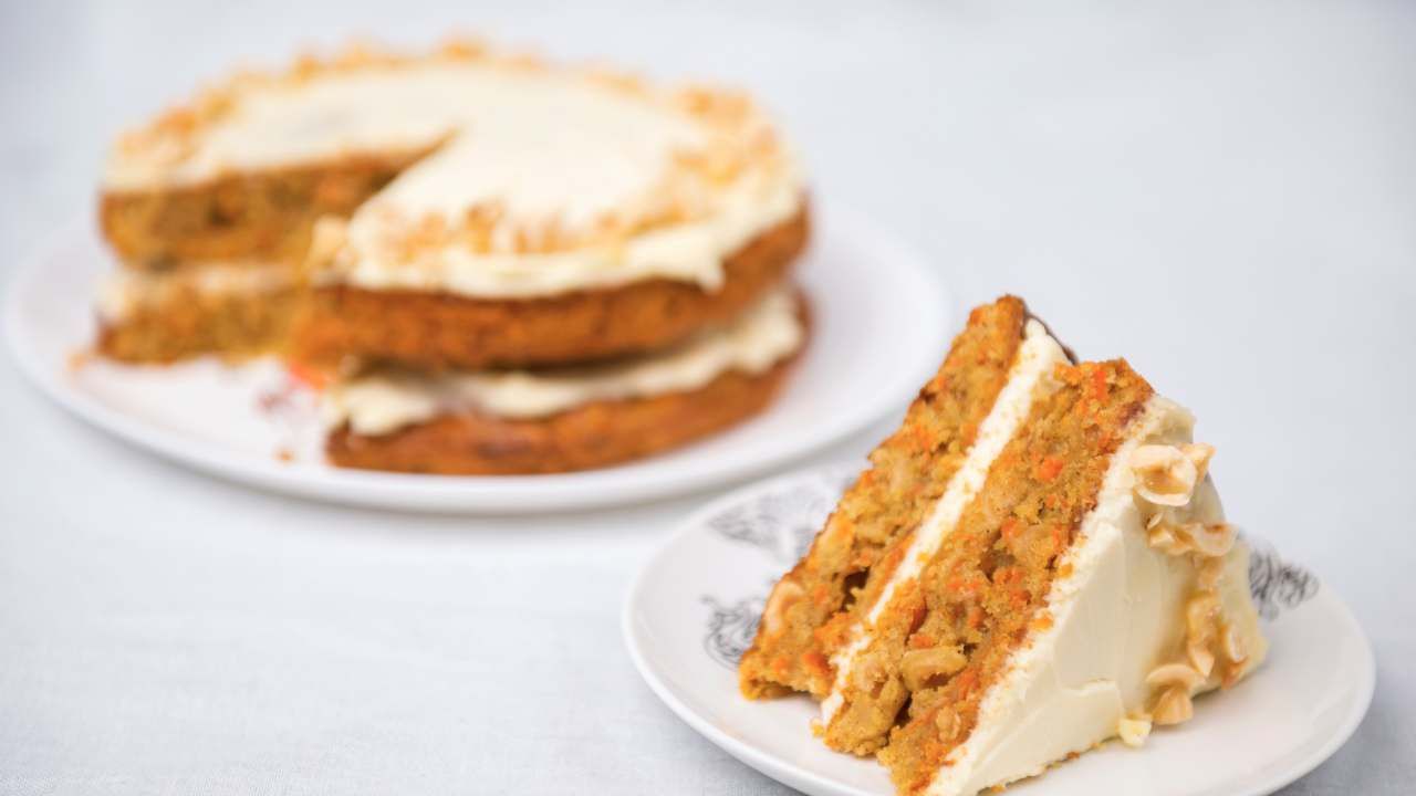 Torta Camilla con i pezzi di cioccolato bianco