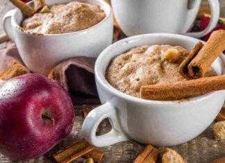 Voglia di dolce e non ho tempo, ricordate la mug cake, preparo una tortina in tazza con due mele avanzate