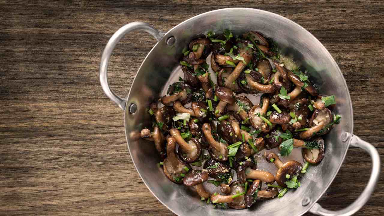 Porcini o chiodini, li uso entrambi e preparo una padellata di genuinità 