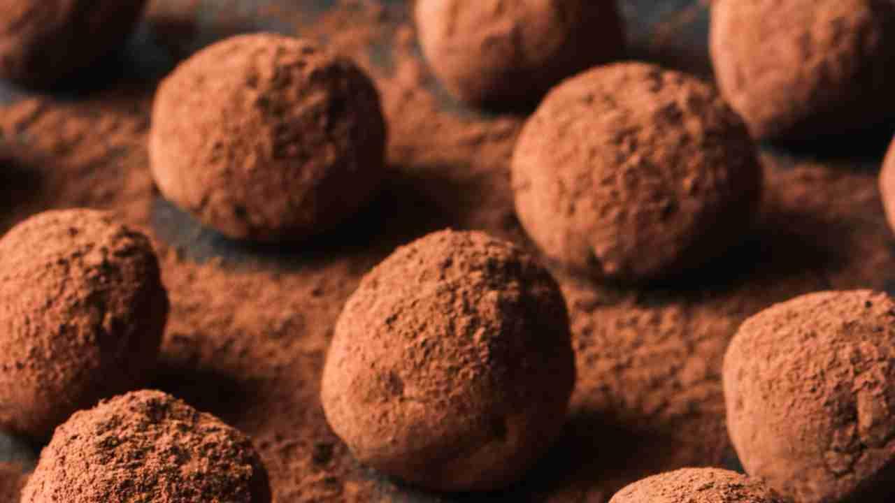 Dolcetti morbidi senza cottura, li preparo con i biscotti avanzati e una tazzina di caffè