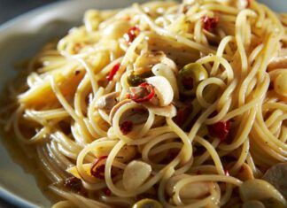 Spaghetti aglio olio e peperoncino - RicettaSprint