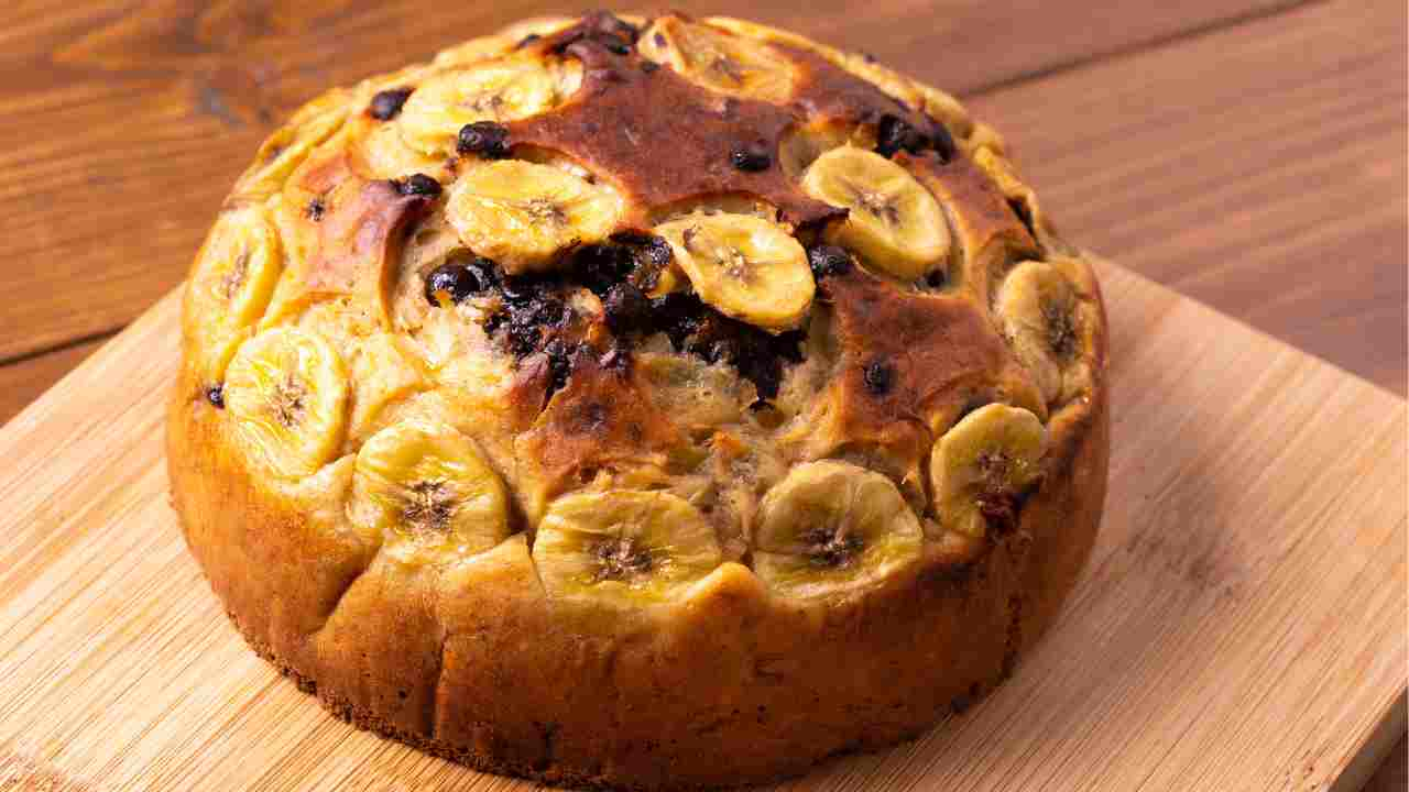 Torta di banane e gocce di cioccolato